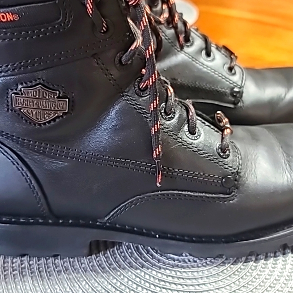 Men's Size 10, women's size 11 1/2 Black Harley-Davidson motorcycle riding boots